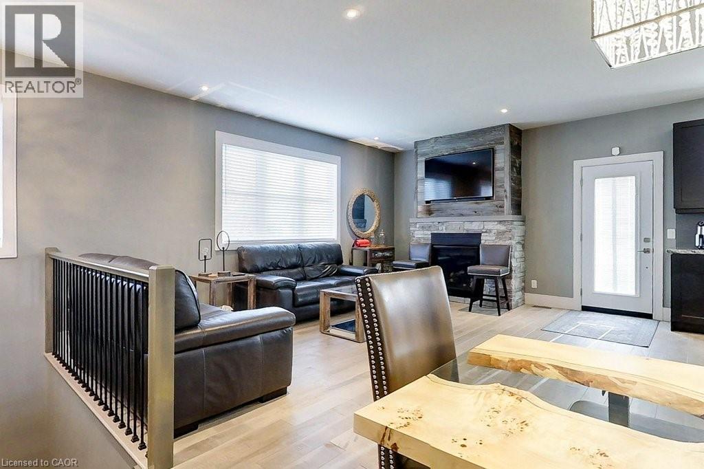 30 LAKESHORE Road - 16