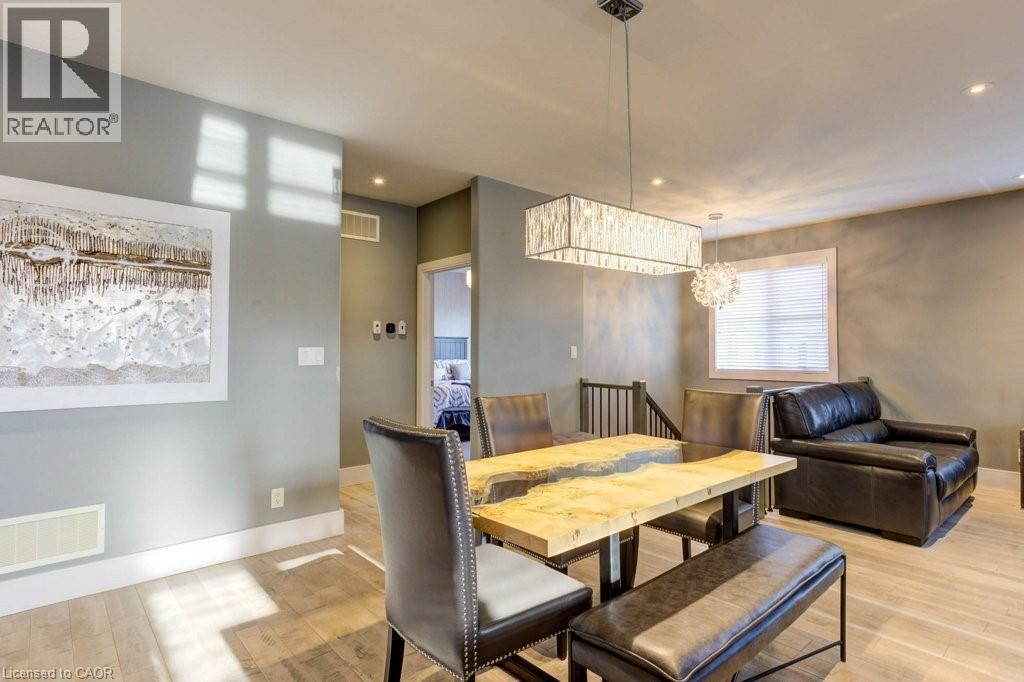 30 LAKESHORE Road - 18