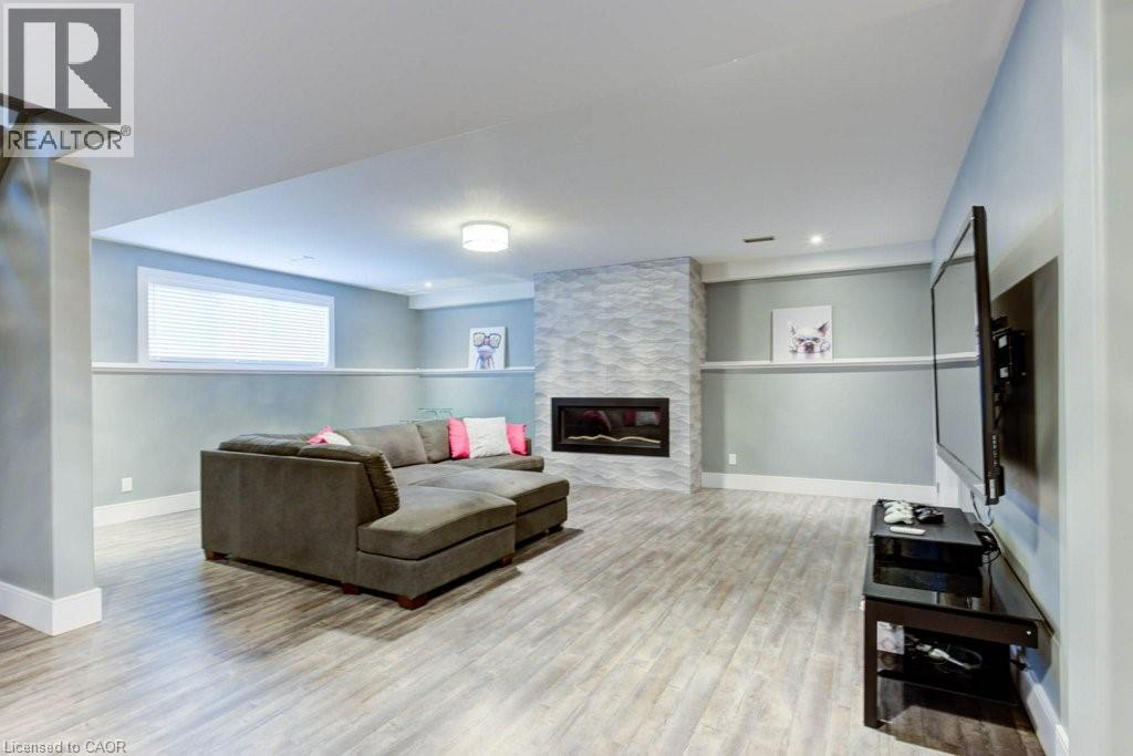 30 LAKESHORE Road - 25