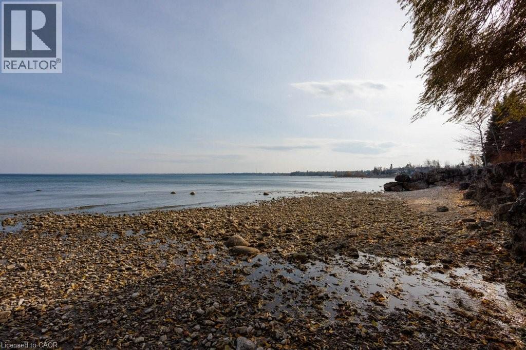 30 LAKESHORE Road - 33
