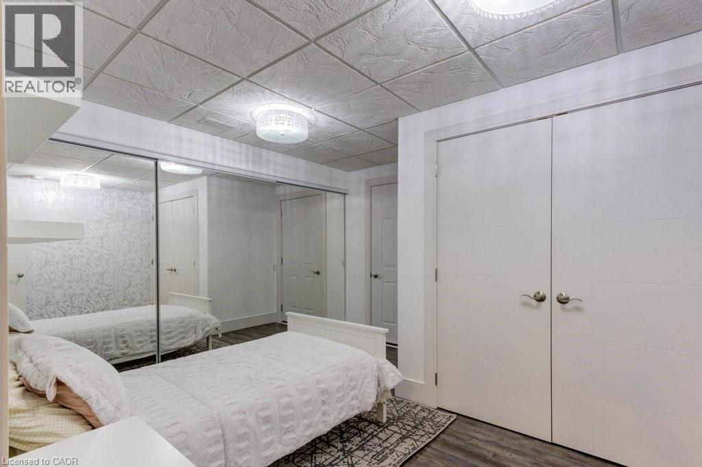 30 LAKESHORE Road - 37