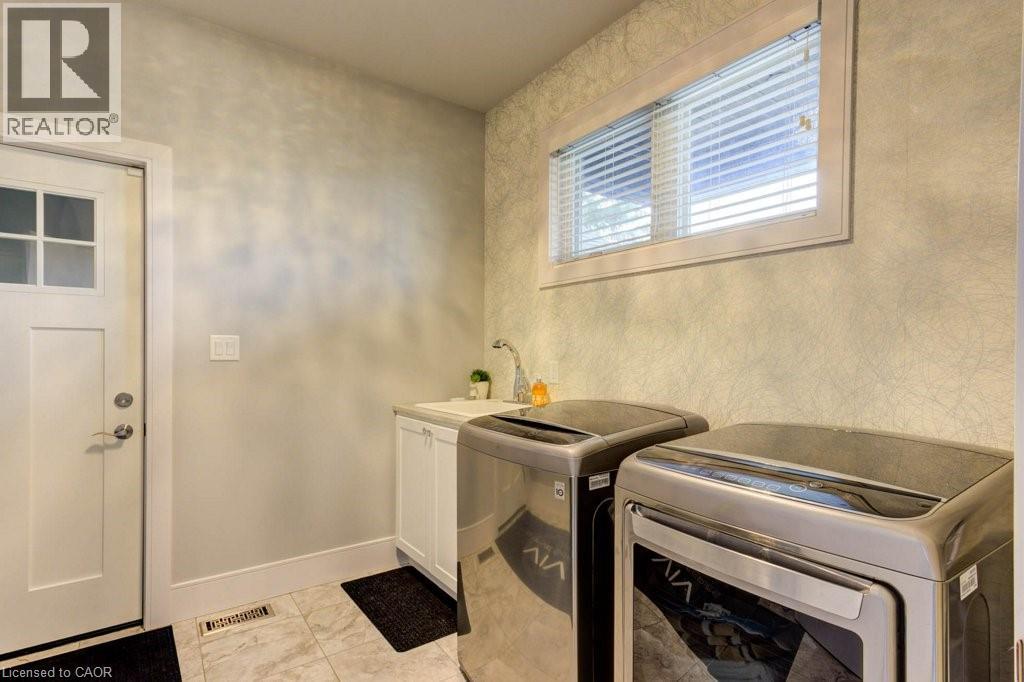 30 LAKESHORE Road - 40
