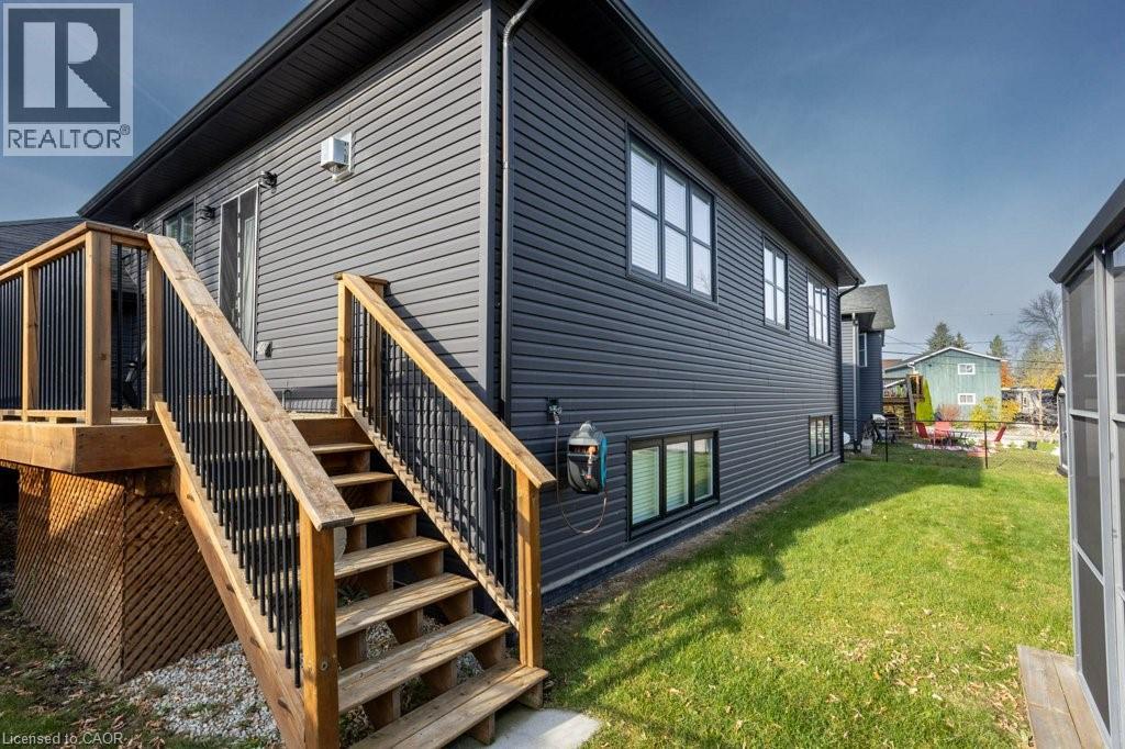 30 LAKESHORE Road - 42