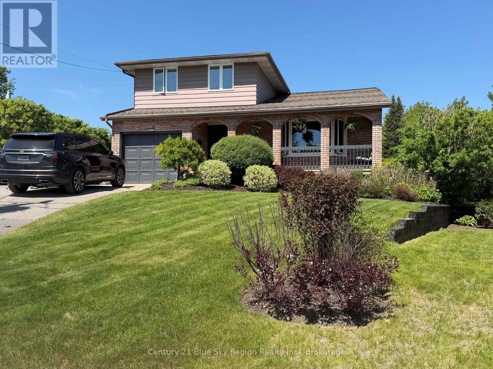 790 LAURENTIAN AVENUE - 1