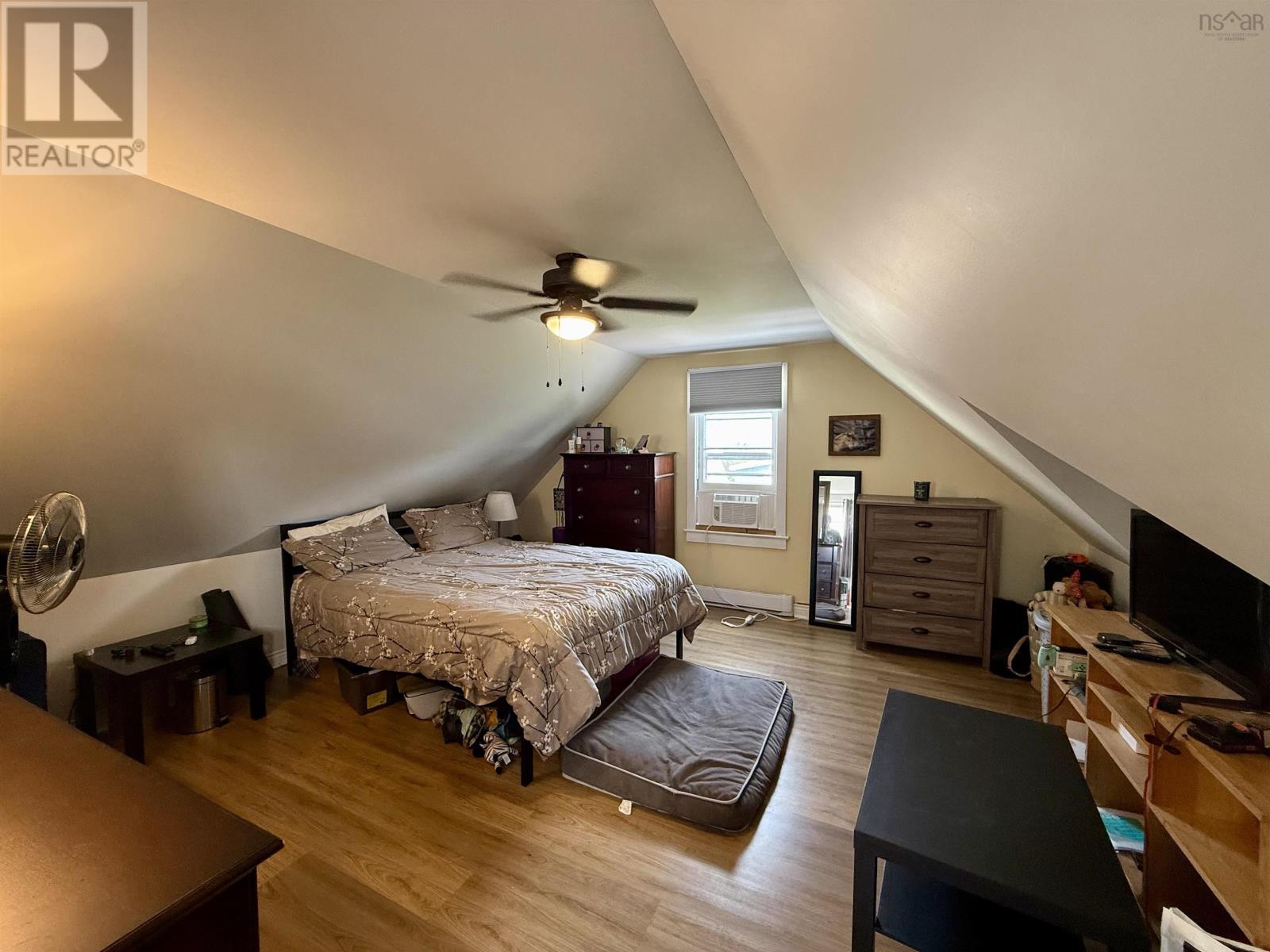 Property 7 of 22 of 33 RIVERSIDE Avenue