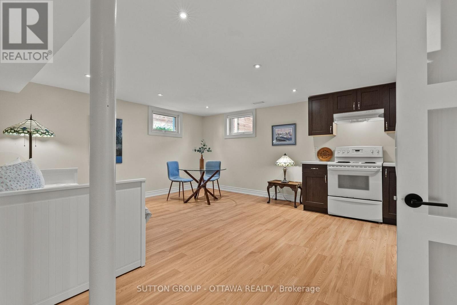 2461 ALTA VISTA DRIVE - 33