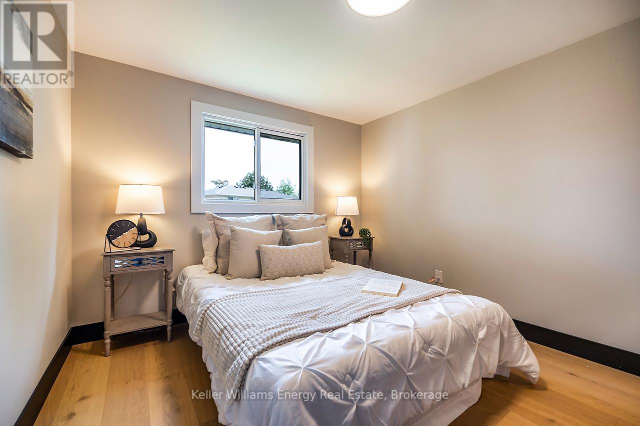 1281 OXFORD STREET - 21