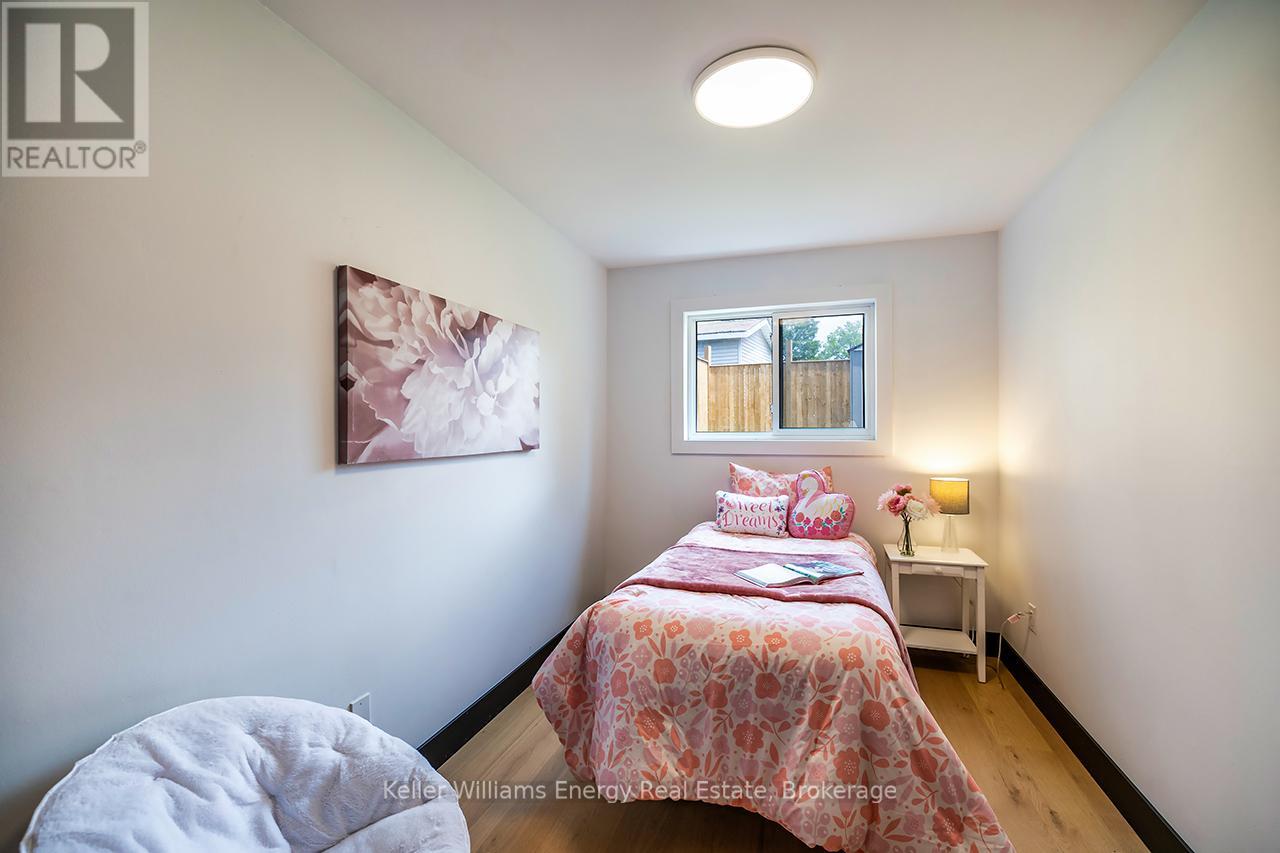 1281 OXFORD STREET - 25