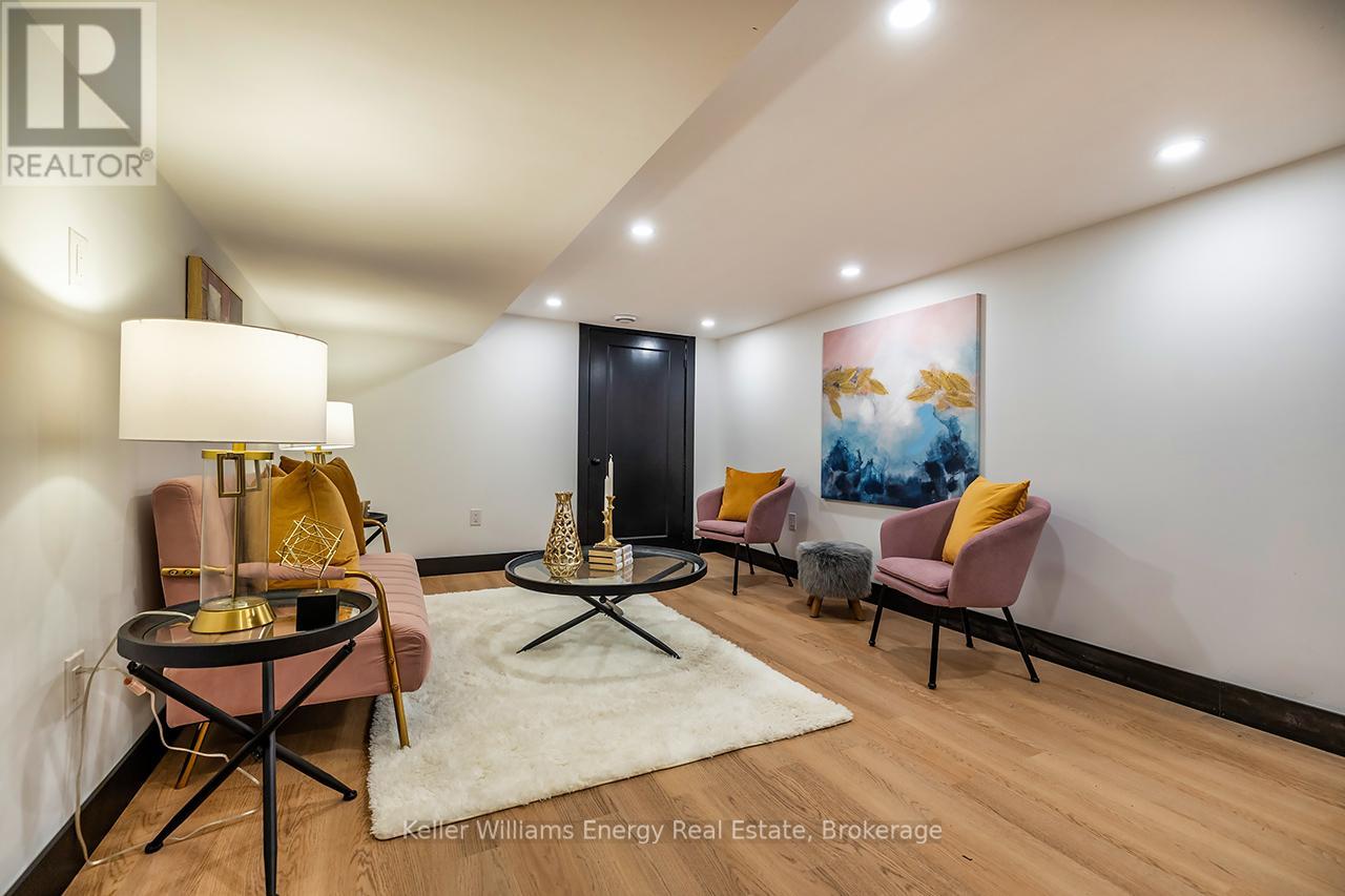 1281 OXFORD STREET - 30