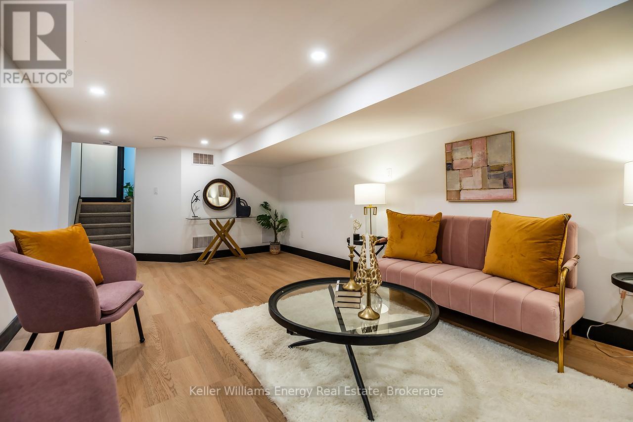 1281 OXFORD STREET - 31