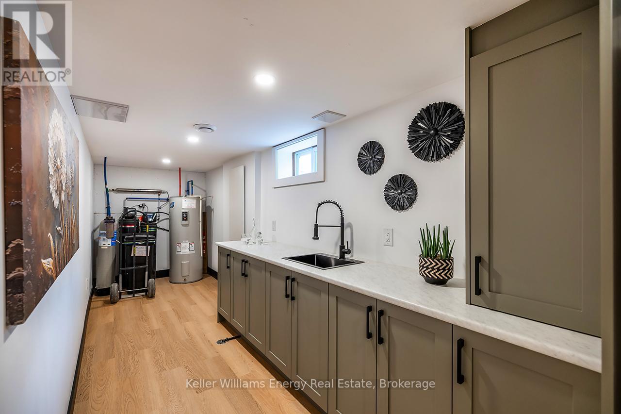 1281 OXFORD STREET - 32