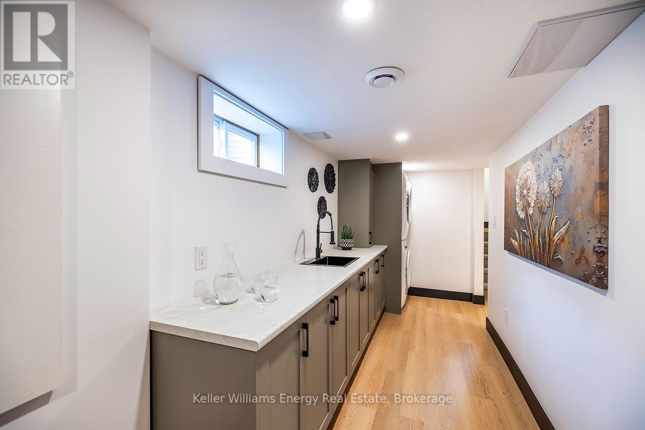 1281 OXFORD STREET - 34