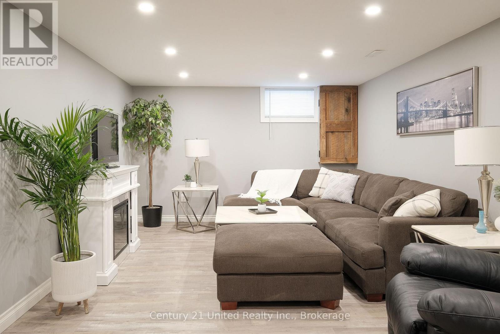 1233 FRANKLIN DRIVE - 25