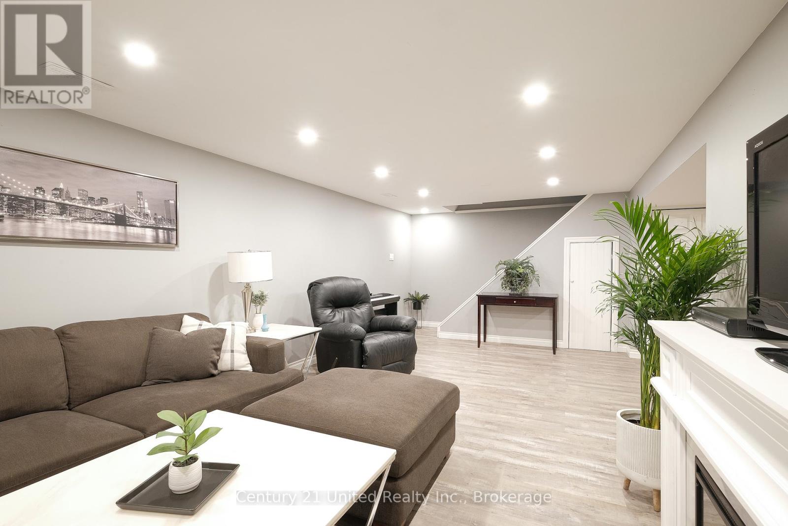1233 FRANKLIN DRIVE - 27