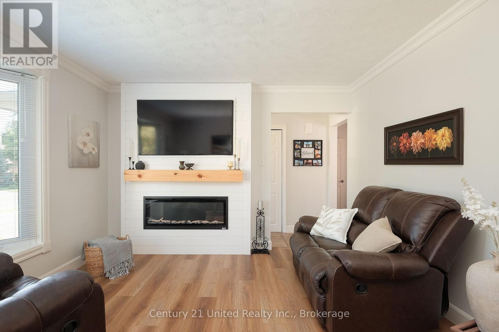 1233 FRANKLIN DRIVE - 4