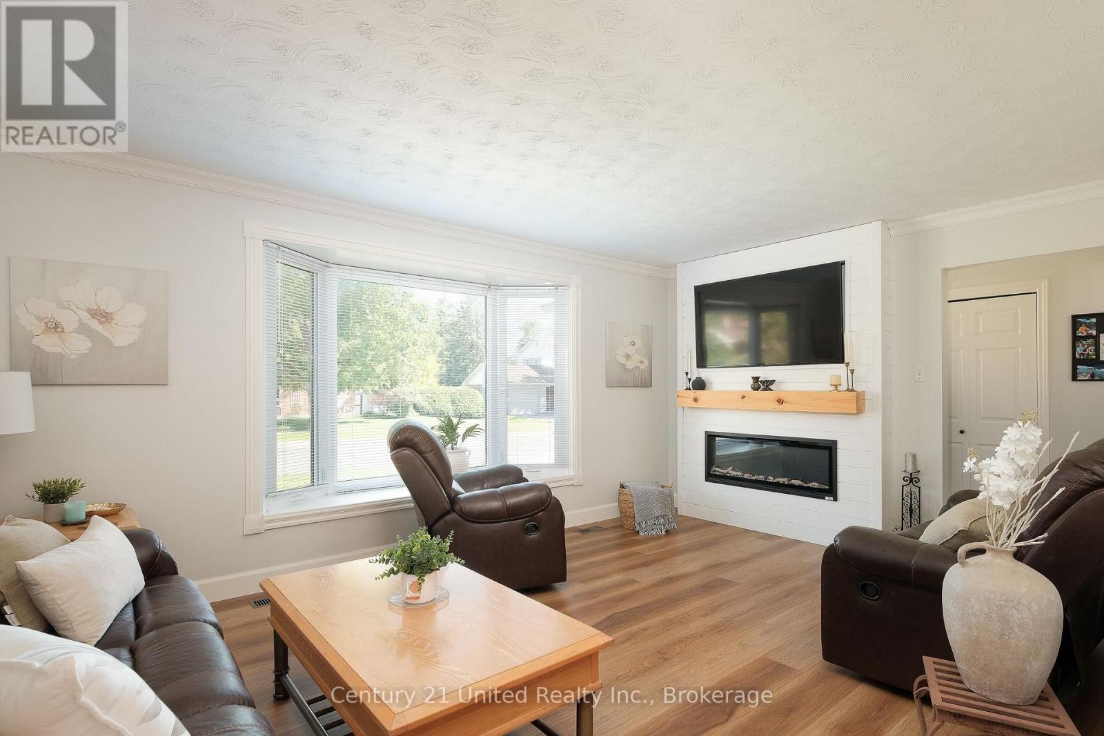 1233 FRANKLIN DRIVE - 6