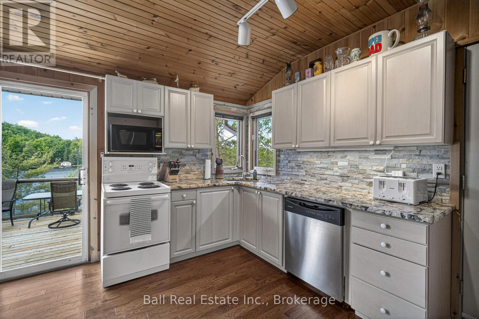 85 HILLCREST ROAD - 13