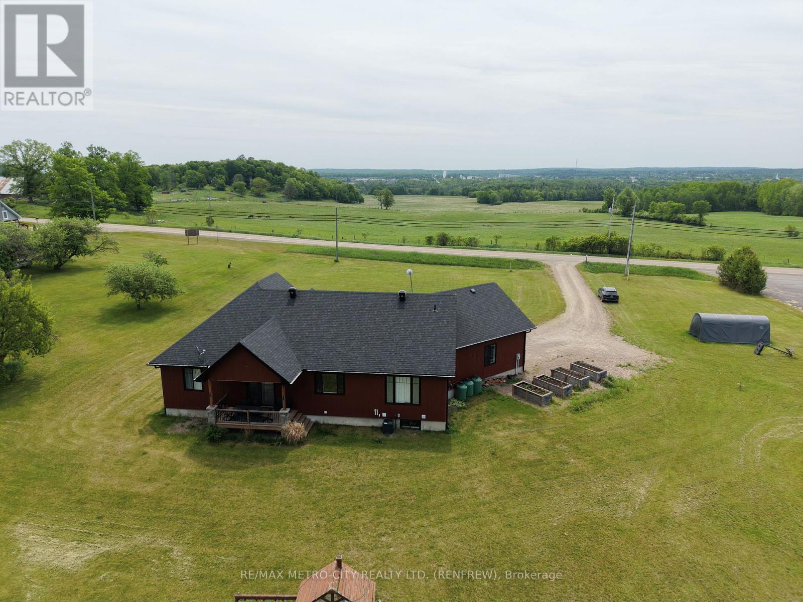 782 BRUCE STREET - 39
