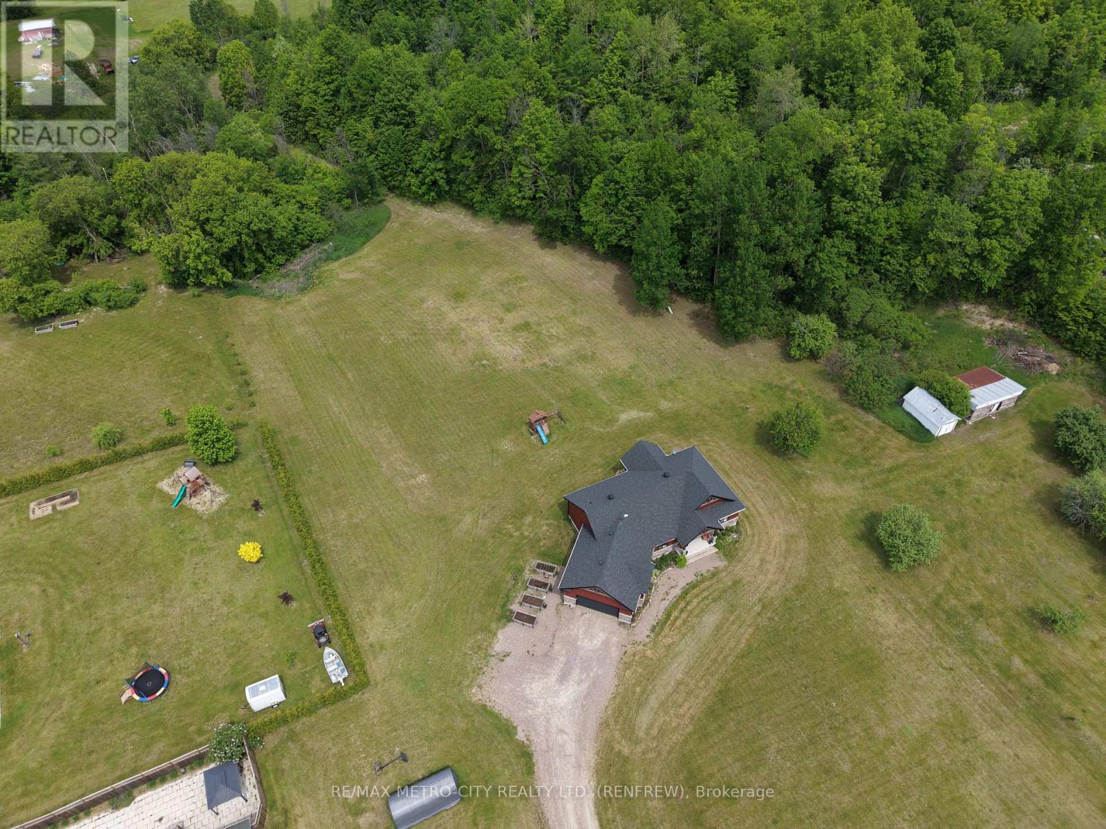 782 BRUCE STREET - 5