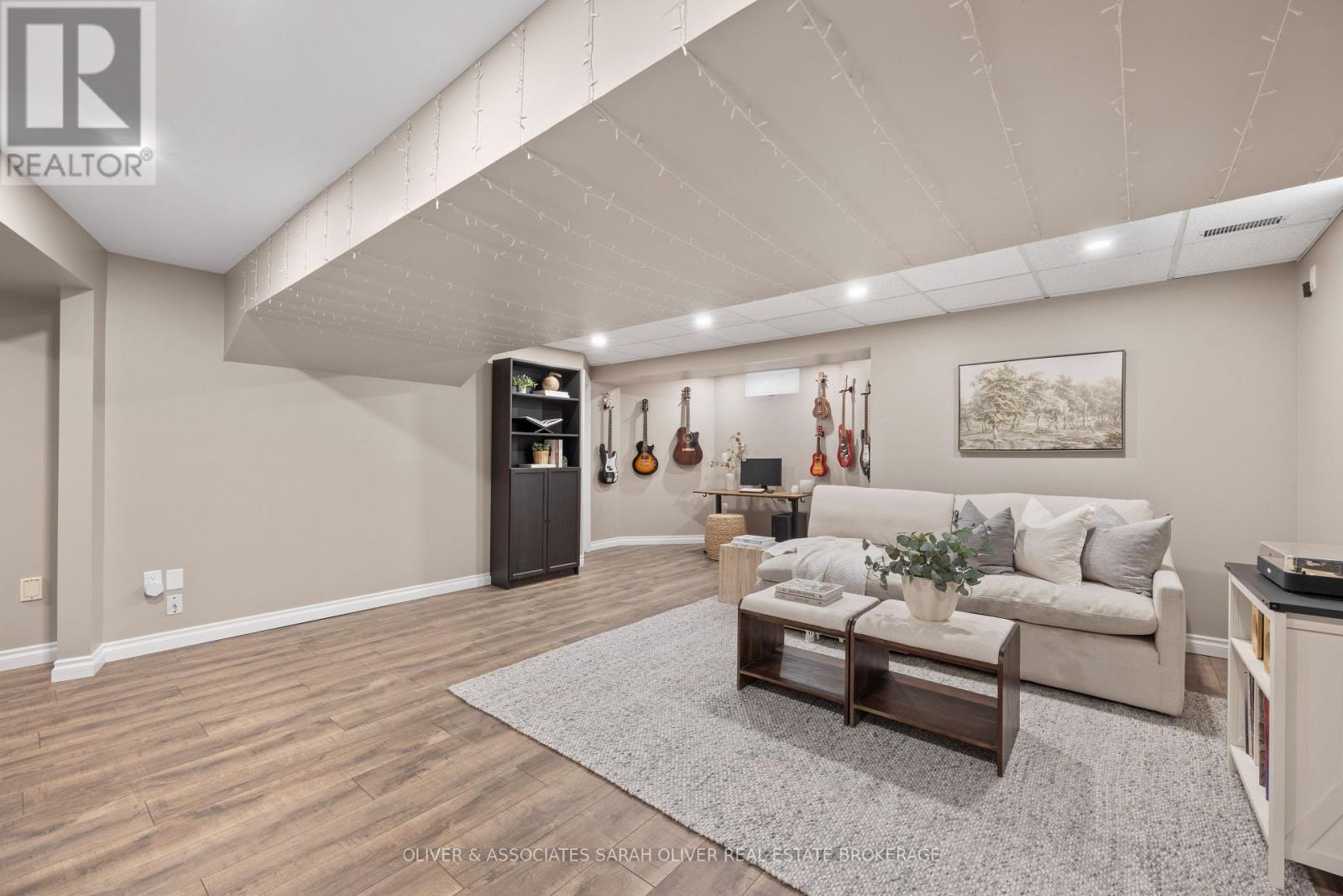 245 ENSIGN CRESCENT - 28