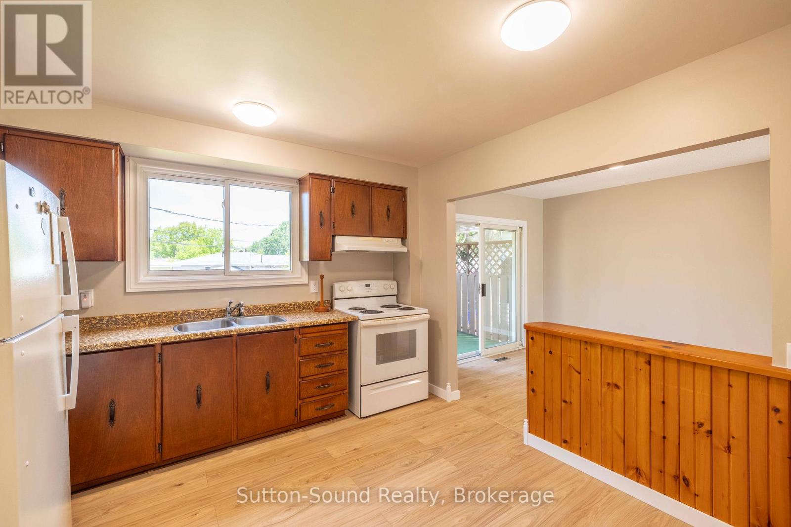 1038 11TH STREET E - 12