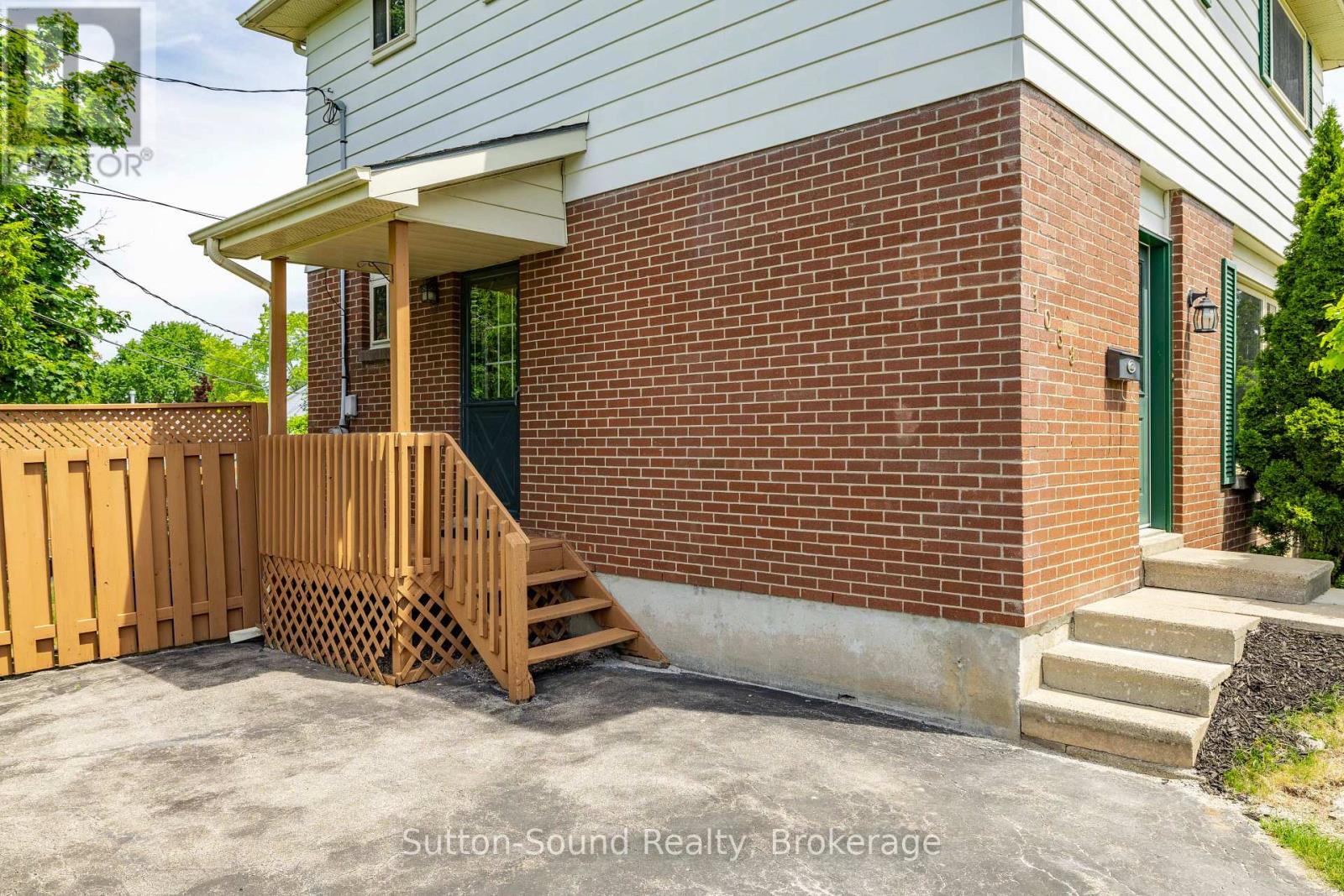 1038 11TH STREET E - 35