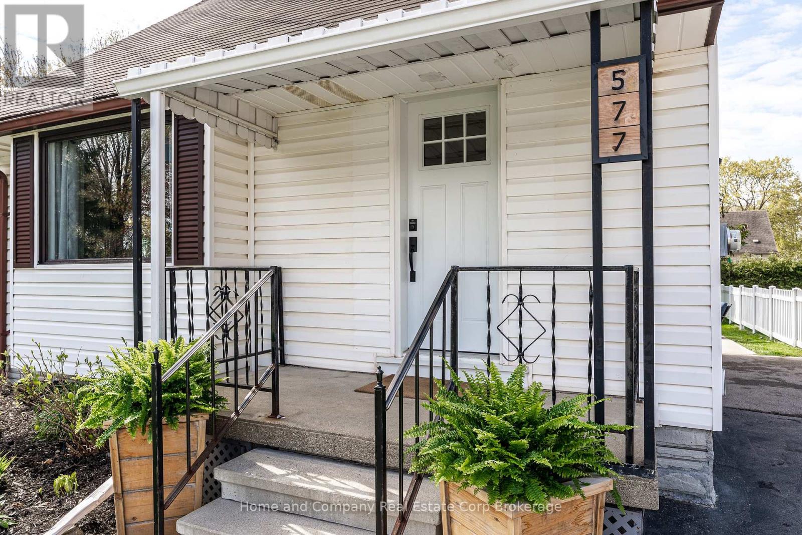 577 ALBERT STREET - 2