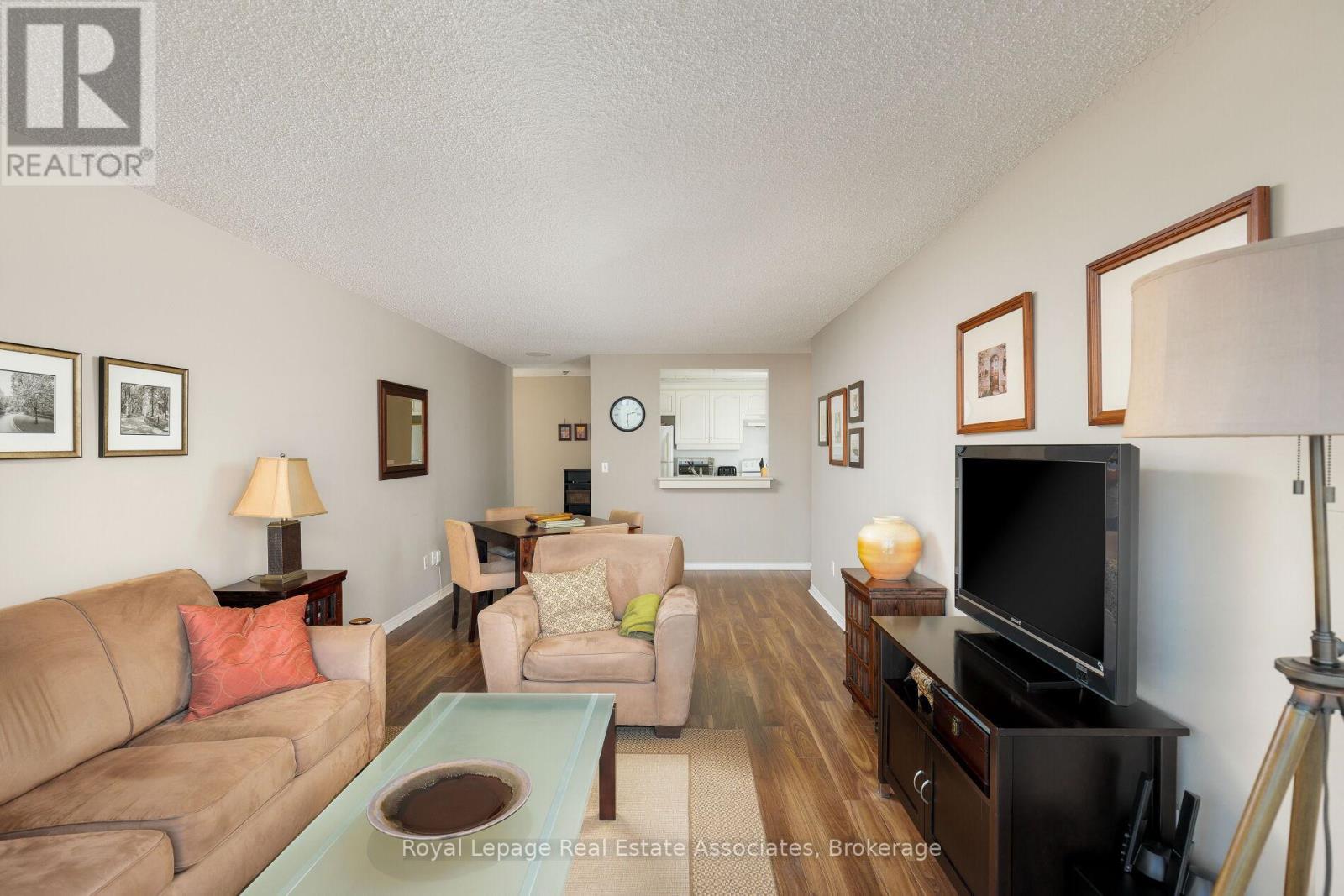 #411 7 CONCORDE PLACE - 11