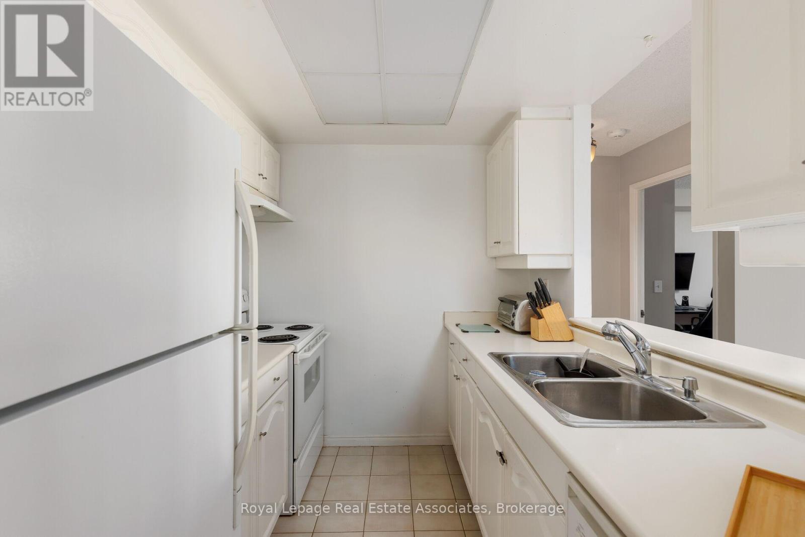 #411 7 CONCORDE PLACE - 14