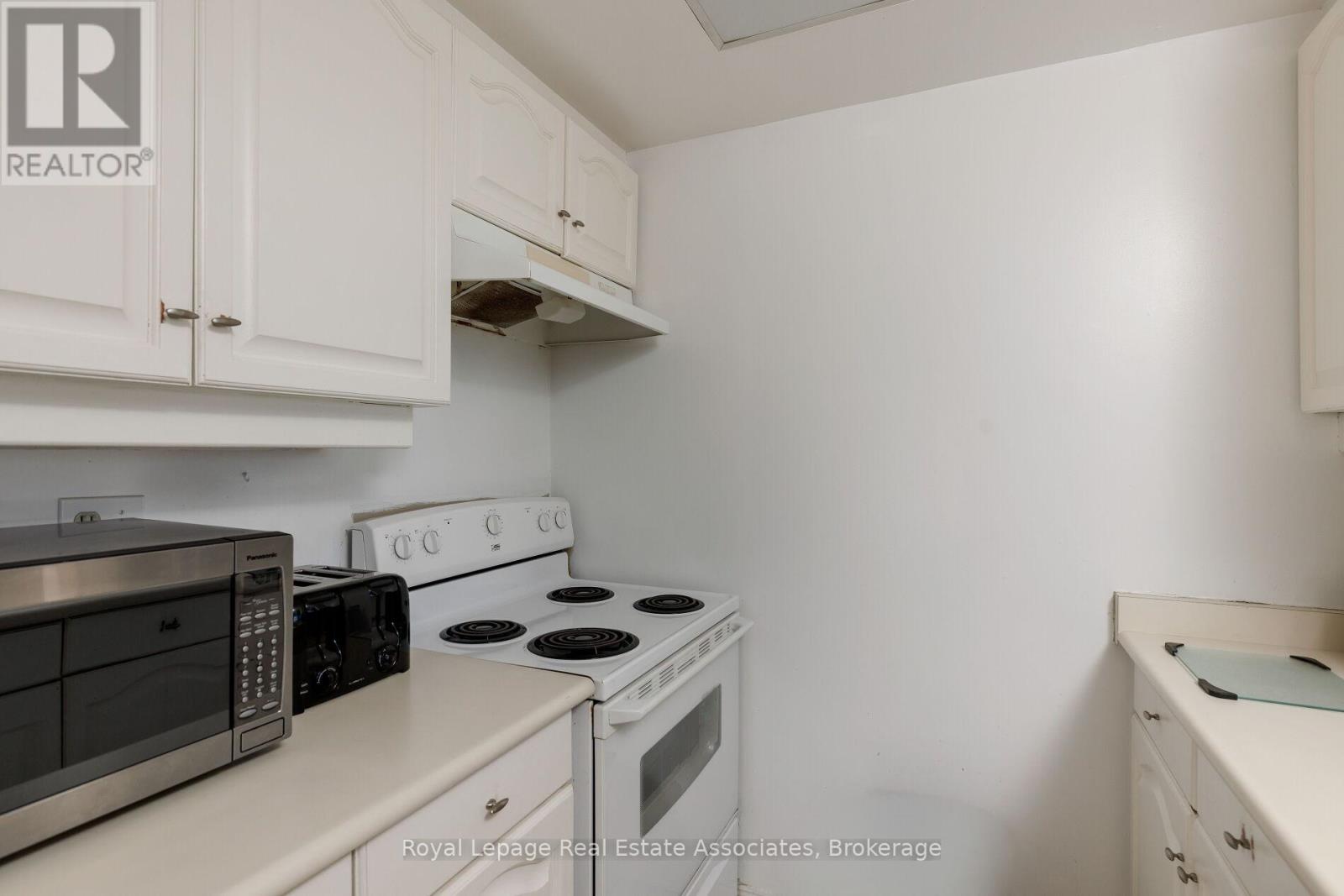 #411 7 CONCORDE PLACE - 15