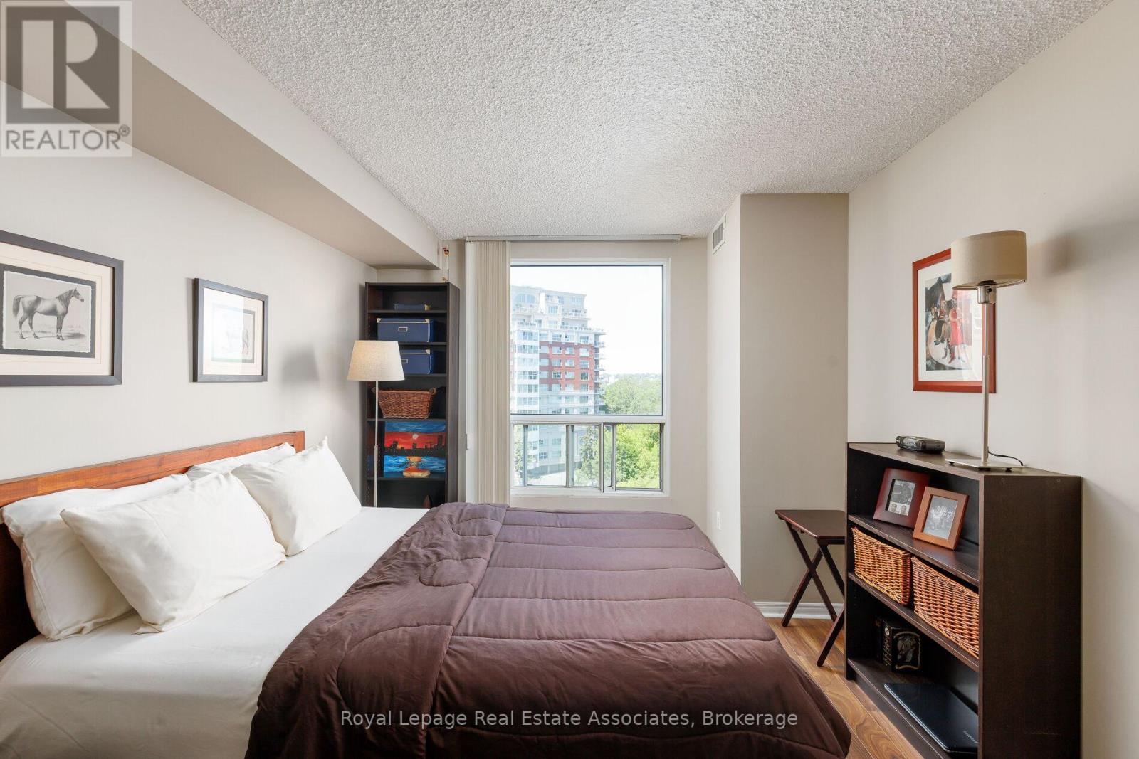 #411 7 CONCORDE PLACE - 17