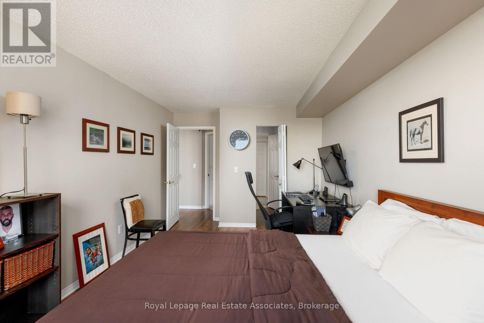 #411 7 CONCORDE PLACE - 18