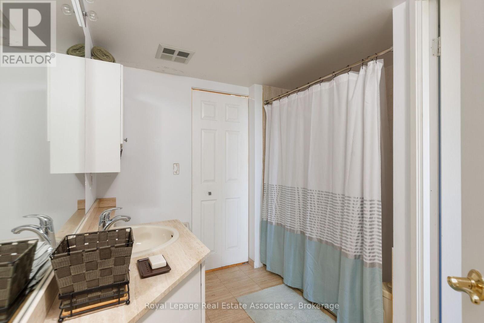 #411 7 CONCORDE PLACE - 19