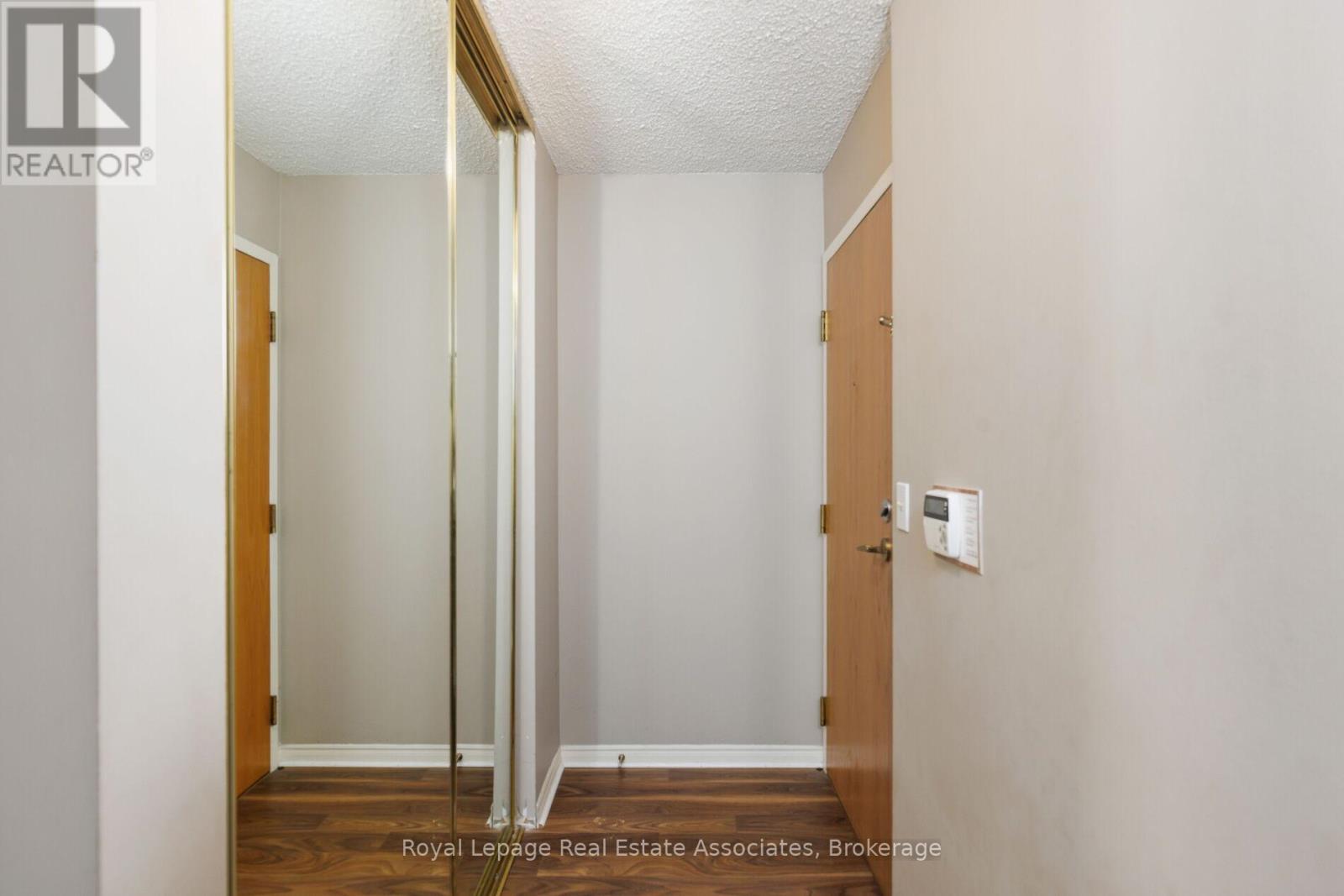 #411 7 CONCORDE PLACE - 22