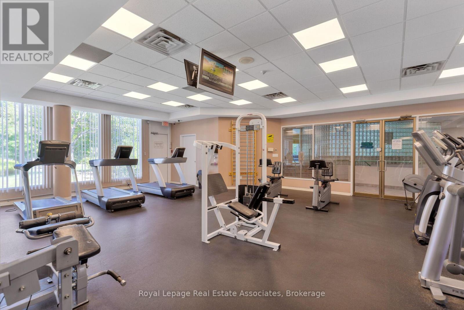 #411 7 CONCORDE PLACE - 26