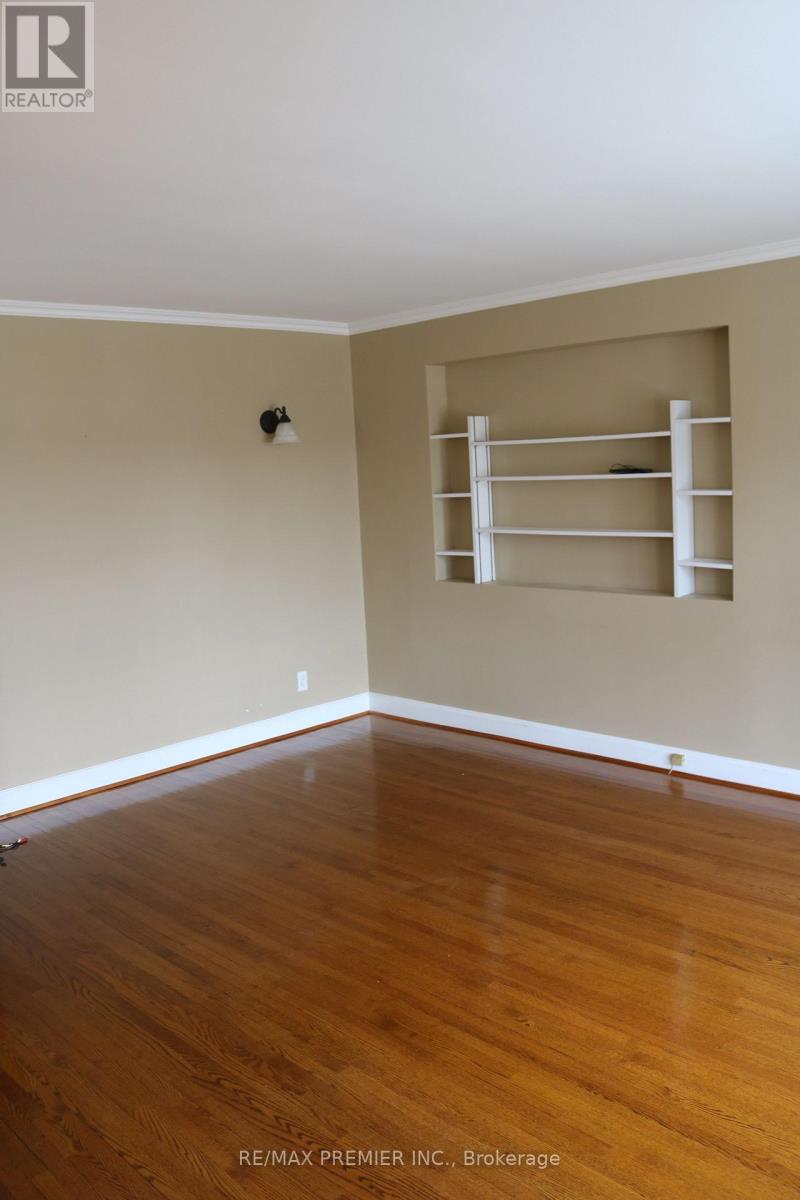 221 COCKSFIELD AVENUE - 11