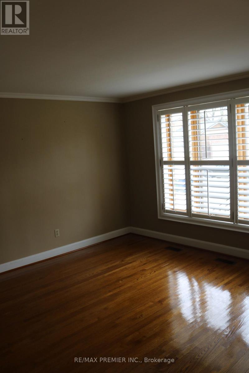 221 COCKSFIELD AVENUE - 12