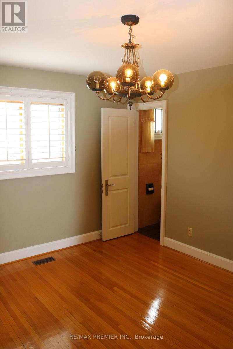 221 COCKSFIELD AVENUE - 13