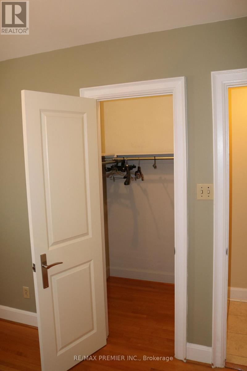 221 COCKSFIELD AVENUE - 14