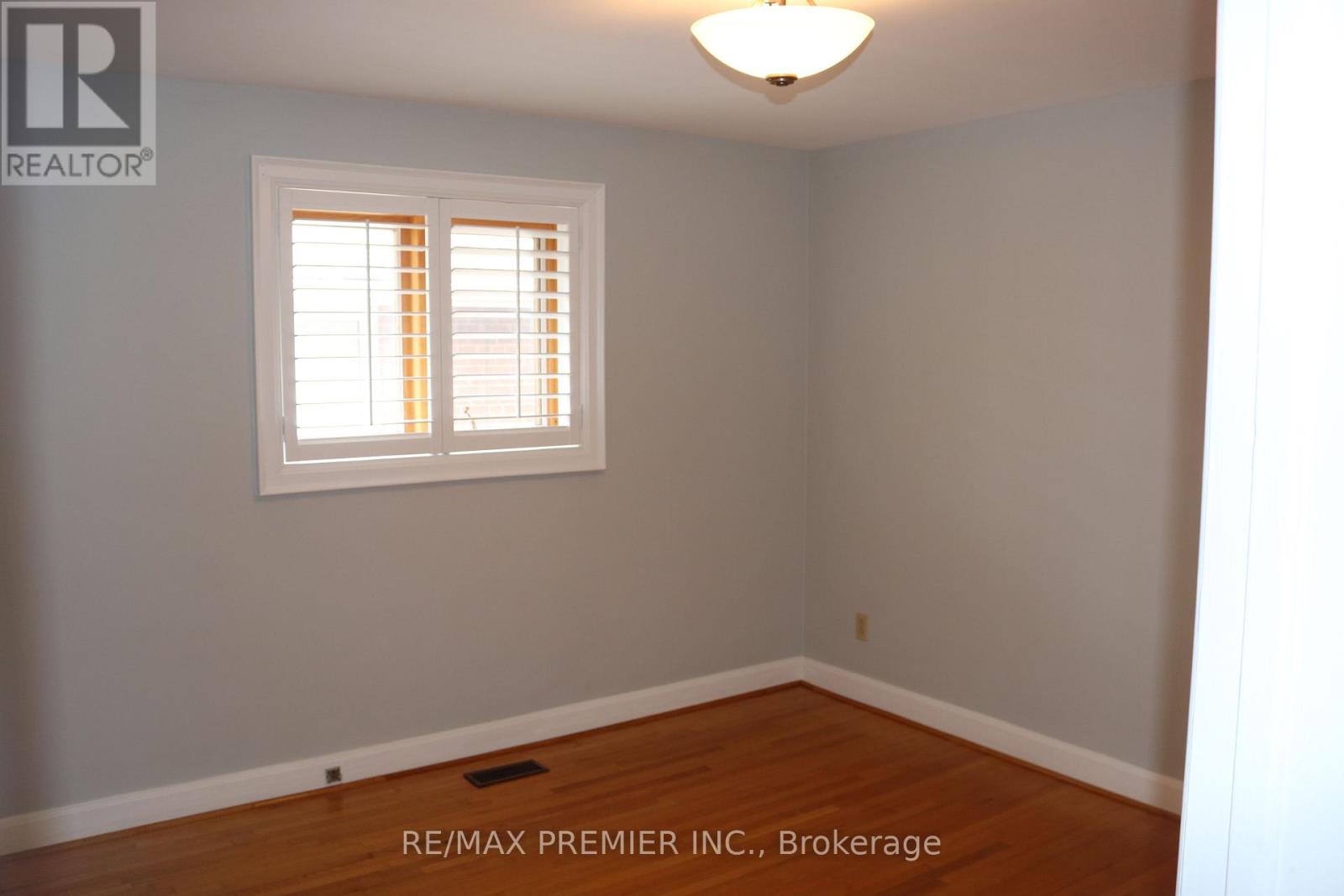 221 COCKSFIELD AVENUE - 17