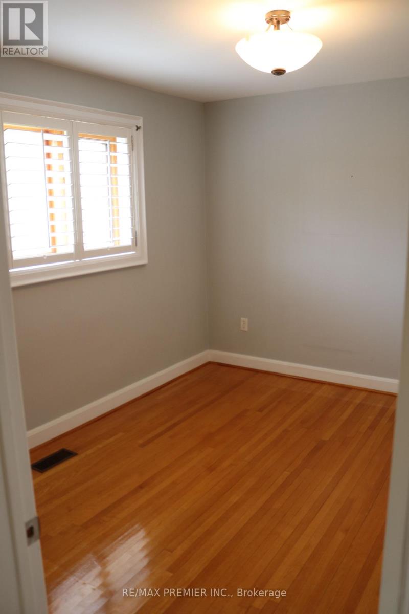 221 COCKSFIELD AVENUE - 19