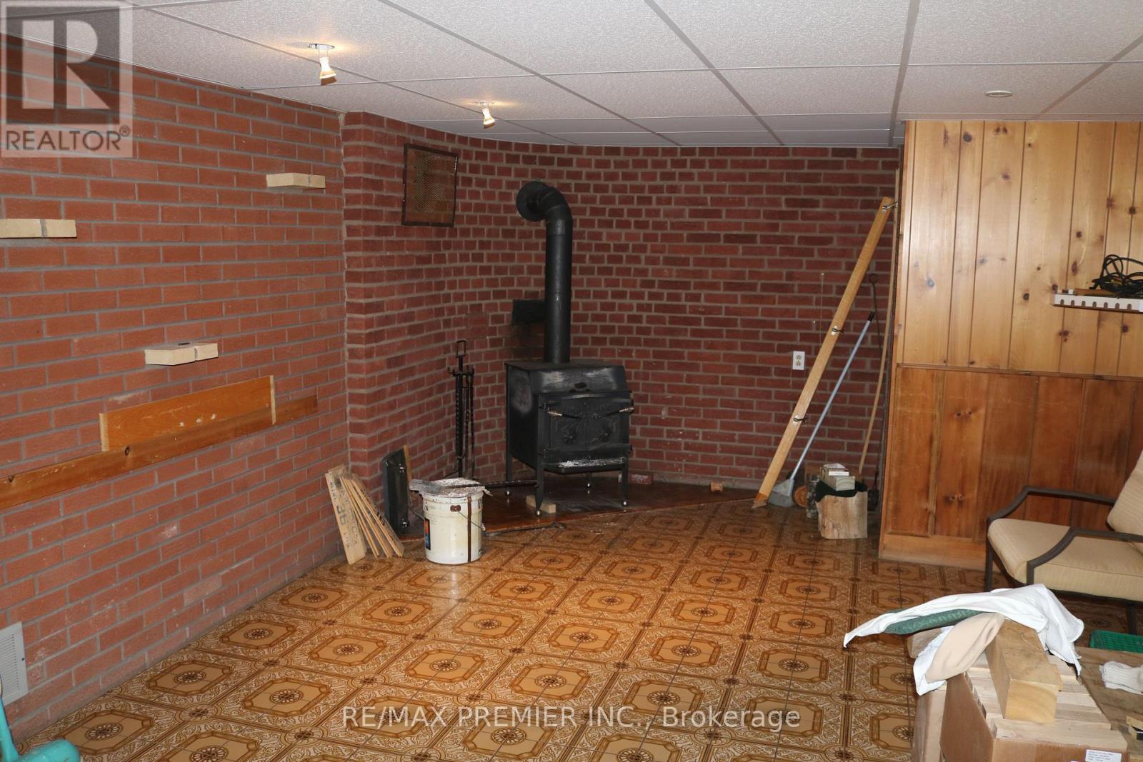 221 COCKSFIELD AVENUE - 20