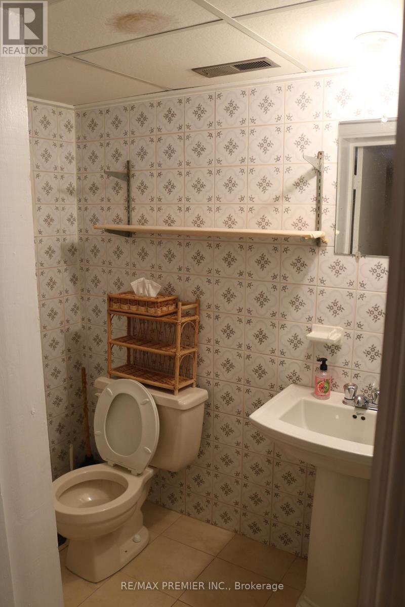 221 COCKSFIELD AVENUE - 21