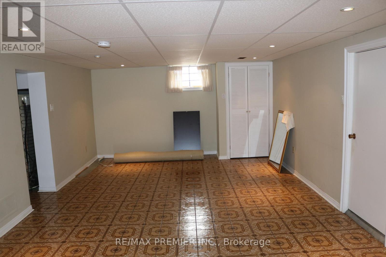 221 COCKSFIELD AVENUE - 22
