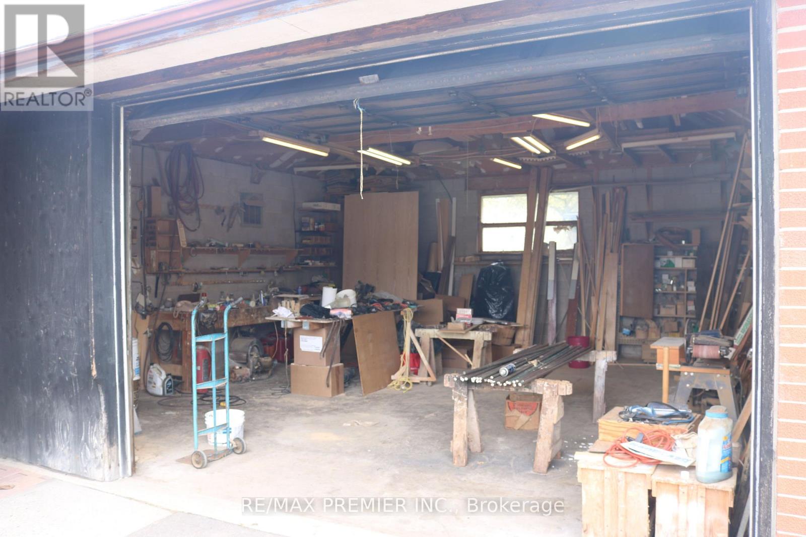 221 COCKSFIELD AVENUE - Image 3