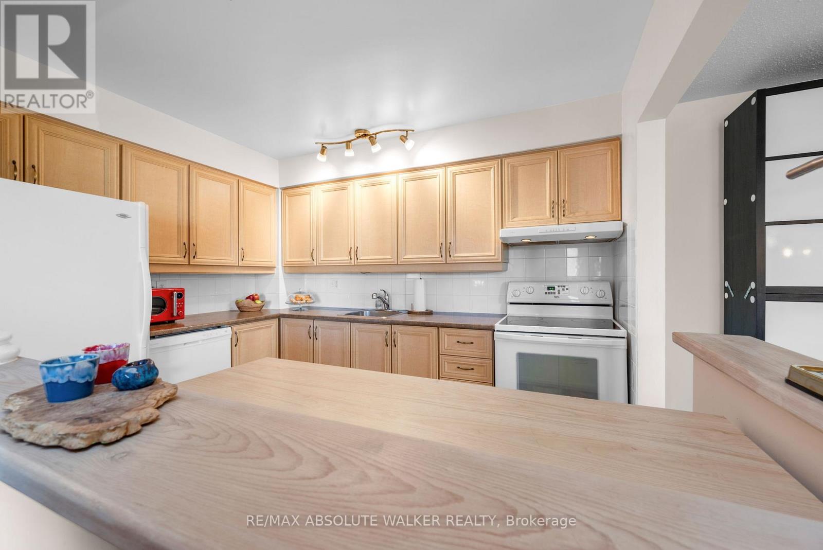 #12 402 MONTFORT STREET - 19