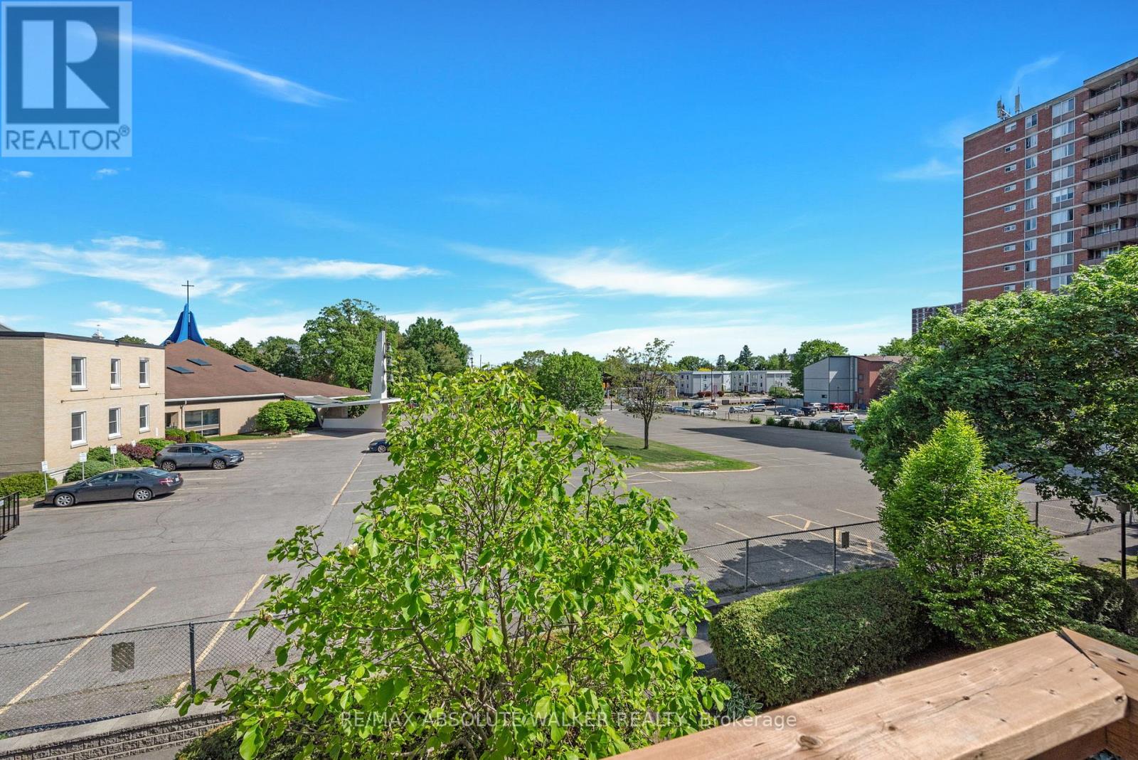 #12 402 MONTFORT STREET - 25