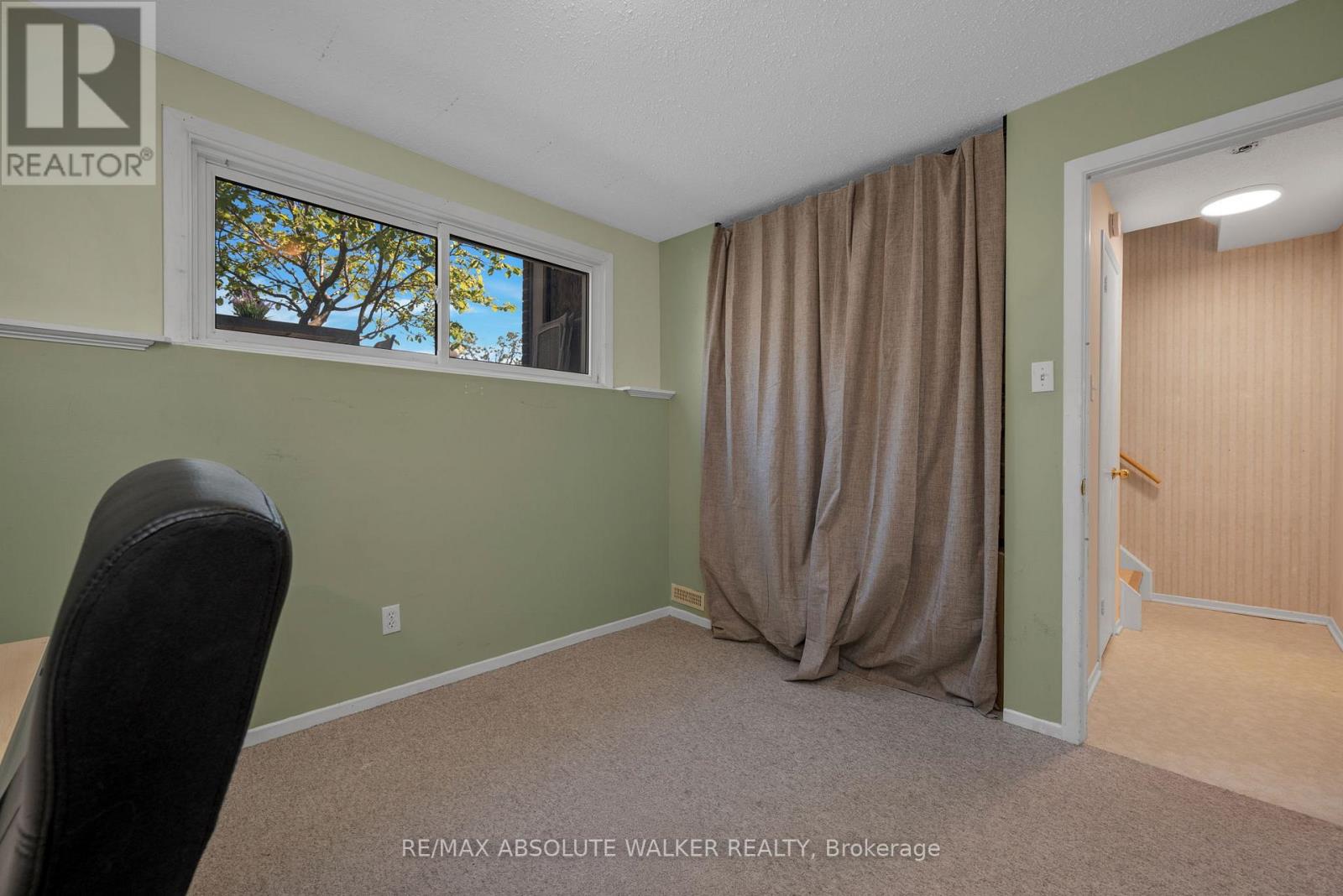 #12 402 MONTFORT STREET - 33