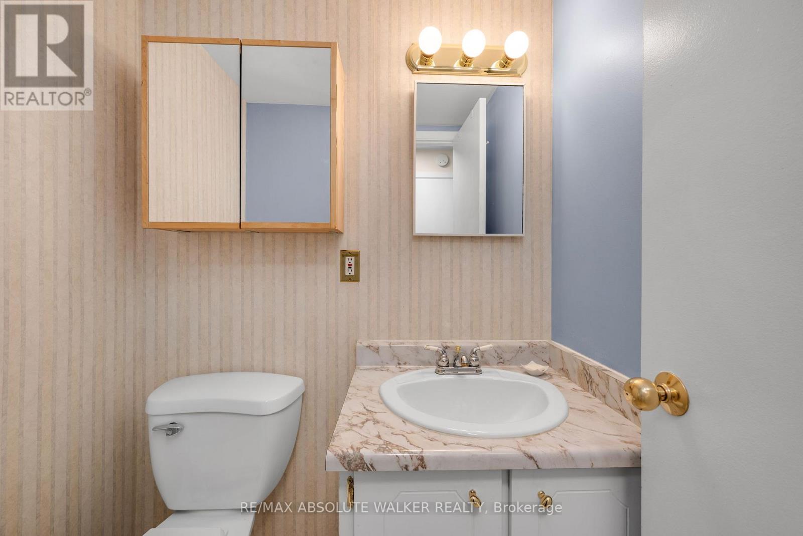 #12 402 MONTFORT STREET - 34