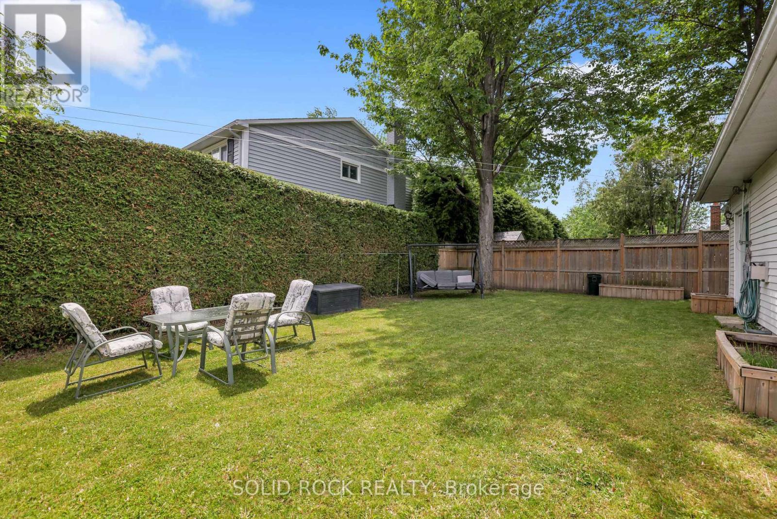 10 HIGHPARK CRESCENT - 32